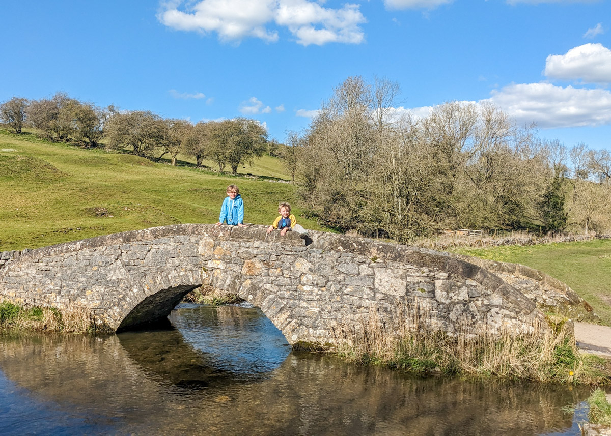 Alport to Youlgreave walk along the River Bradford (3km)