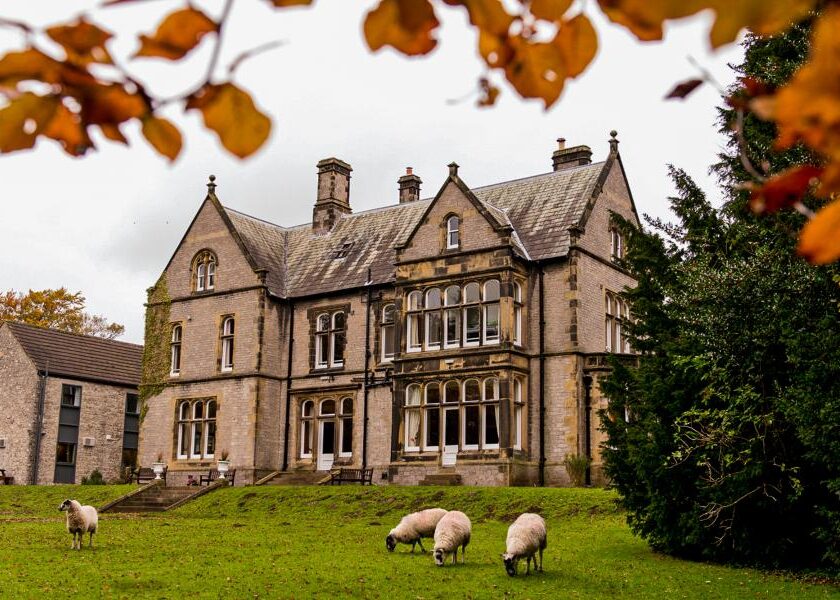 YHA Castleton Losehill Hall REVIEW: a Castleton youth hostel