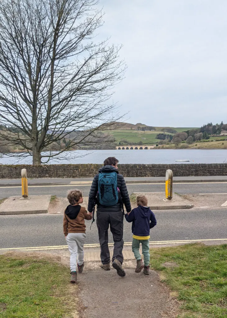 Crossing the road from Heatherdene car park