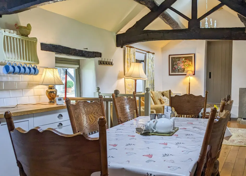 Haddon Grove Slipper Lo dining room